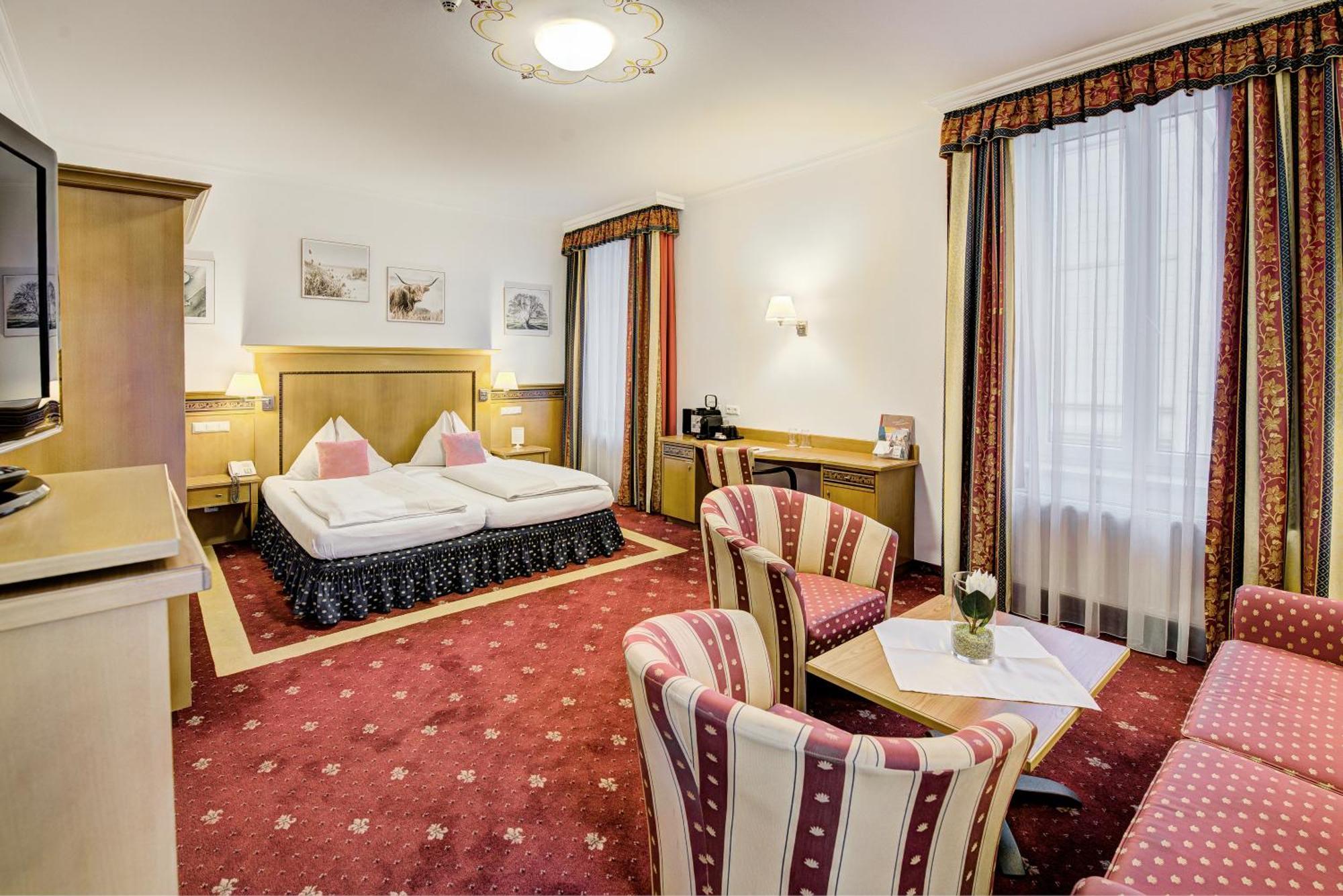 Hotel Alexandra เวลส์ ภายนอก รูปภาพ
